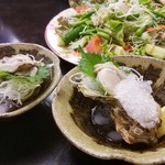 Dainingu Hana - ◆「野菜いっぱいサラダ」◆「天然岩牡蠣」