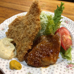稲穂 - ♦︎日替わり定食 800円
米・味噌汁・漬物付き
豚みそ焼と魚フライ