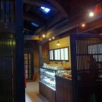 黒豆スイーツ&カフェ ささらい - 店内の芦屋ぷりん”とあっせ”さんの店舗