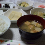 民宿 和ちゃん - みそ汁は白味噌でしじみ