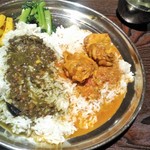 DUNA TAPARI - ダルスープ、チキンカレーをライスにかけたダルバート