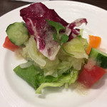 キッチン兆 - ハンバーグにもオムライスにもついているキャベツのマリネ