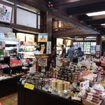 三川屋 - 店内