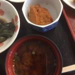Sakanatonya Shokudou Sakanaya Kuro - さつま揚げの煮物  赤だしの味噌汁