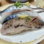 すし銚子丸 雅 - 光もの3貫（鯵、いわし、しめさば）302円