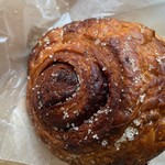114641793 - シナモンロール380円