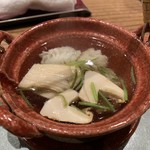 日本料理 とくを - 椀は鱧とマツタケの土瓶蒸し