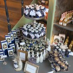 K. u. K. Hoflieferanten - Gerstner & Schlumberger - スミレの砂糖漬けの陳列。