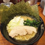 BIG - ビッグ(豚骨醤油ラーメン) のり増し  810円