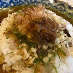 平日昼だけ - 鰹節と梅干ペーストが面白い組み合わせ