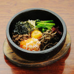 炭火焼ホルモン ぐう - 石焼ピビンパ