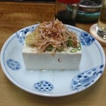 伊勢屋酒店 - 冷奴。