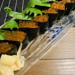 錦江湾 - イクラの握り。