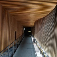 荒井屋 万國橋店 - 店内入り口までの通路が素敵