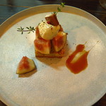 菓酒店 jira - いちじくとサワークリーム、ナッツとキャラメルのクリームタルト８１０円（税込）