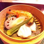 アシェット・ド・マコ - 車海老と鱈のせいろ蒸し