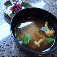 割烹 天ぷら 三太郎 - なめこの味噌汁＆香の物