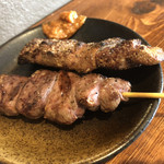 大衆酒場 もつ焼きのやまちゃん - レバーとハツ