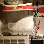 大衆酒場ナツメロ - サーバーには自家製フローズンキンミヤ焼酎が出番を待っています