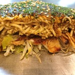 鉄板 お好み焼き セイヤン - お好み焼きの断面