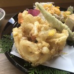 カフェアンドショップ ロータスランド - 2019/09/01
      おまかせセット 550円
      ・野菜かき揚げ
      ・ナス南蛮
      ・卵焼
      ・キュウリのさっぱり和え
      ・フレッシュサラダ
      ・ご飯、味噌汁