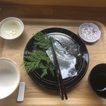 カフェアンドショップ ロータスランド - 2019/09/01
      おまかせセット 550円
      ・野菜かき揚げ
      ・ナス南蛮
      ・卵焼
      ・キュウリのさっぱり和え
      ・フレッシュサラダ
      ・ご飯、味噌汁