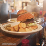 Good News Cafe SHIN - カマンベールチーズバーガー