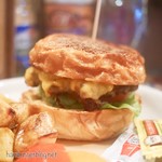 Good News Cafe SHIN - チェダーチーズバーガー