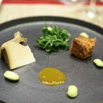 スゥリル - 鮑のヴァプール（蒸し）　肝のソース　自家製コンビーフに鰹節をまぶしたもの