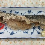 ルート・カツラ - キャーーー！！！岩魚の唐揚げ！¥700。
            塩焼きよりコッチがオススメとの事。
            ならば食うしかあるまいよ！
            
            ハジカミじゃ無くて紅生姜ヽ(´o｀
            
            レモンも添えられてる。
            
            
            