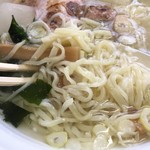 麺屋かねき - 「冷やし塩ラーメン」（780円）の麺アップ