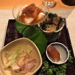 町家懐石　六花 - ジャコとぎばさ（あかもく・ながも）の酢の物、唐墨、能登豚と春野菜・クルミのソース、河豚の白子