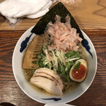 麺屋 猪一 離れ - 丹波産 炙り鶏ちゃーしゅー 鰹冷やし出汁そば(白醤油)味付け玉子入り 1,100円