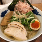 麺屋 猪一 離れ - 丹波産 炙り鶏ちゃーしゅー 鰹冷やし出汁そば(白醤油)味付け玉子入り 1,100円