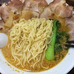 らーめん大喜 - 18番中太縮れ麺  