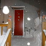 村山 - 赤い扉が入り口です