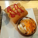 陽だまりcafe - 【スクランブルバゲット＆サラダ】
どでかいグラタンが目を引きますが、何気にこのバゲットも大きい！
全体が重めだったので、このサラダが果たす役割は大きい。