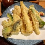 大喜多 - どんどん追加されてる天ぷら盛りのお皿⭐️