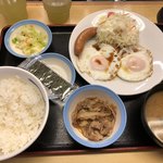 松屋 - ソーセージエッグW定食450円選べる小鉢には牛皿を！