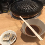 めんよう亭 - お通しは光り物、めんよう亭のタレは味噌味