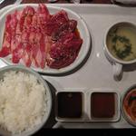 炭火焼肉HONMACHI - お昼のカルビハラミ200ｇ定食　８５０円