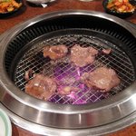 炭火焼肉HONMACHI - お肉はおいしい