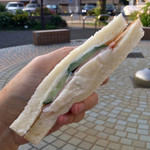 碑文谷ベーカリー - ハムと胡瓜とタマゴのサンドイッチ180円