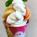 フルーツ＆ソフトクリーム チロル - 川中島白桃となつっこソルベパフェ￥１２００