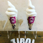 フルーツ＆ソフトクリーム チロル - フルーツとソフトクリーム￥５５０～８００