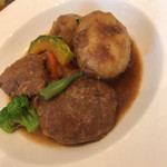 フェルム ラ・テール 美瑛 - 豚ほほ肉のビール煮込み