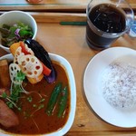 Supu Kari Oashisu - チキンフランクと野菜のスープカレー1100円