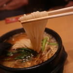 シャオウェイヤボー - 过桥米线の麺