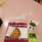 ファミリーマート - ベーカリーのアップルパイ～普通。