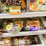 ファミリーマート - インドやカレー製品は飽きるし闘病中の日本人に合わない。美味しいピザ出した方が売れる